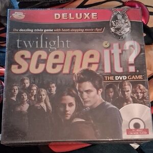 Scene Weaver Twilight Scene It? Deluxe DVD Game - Red and Black